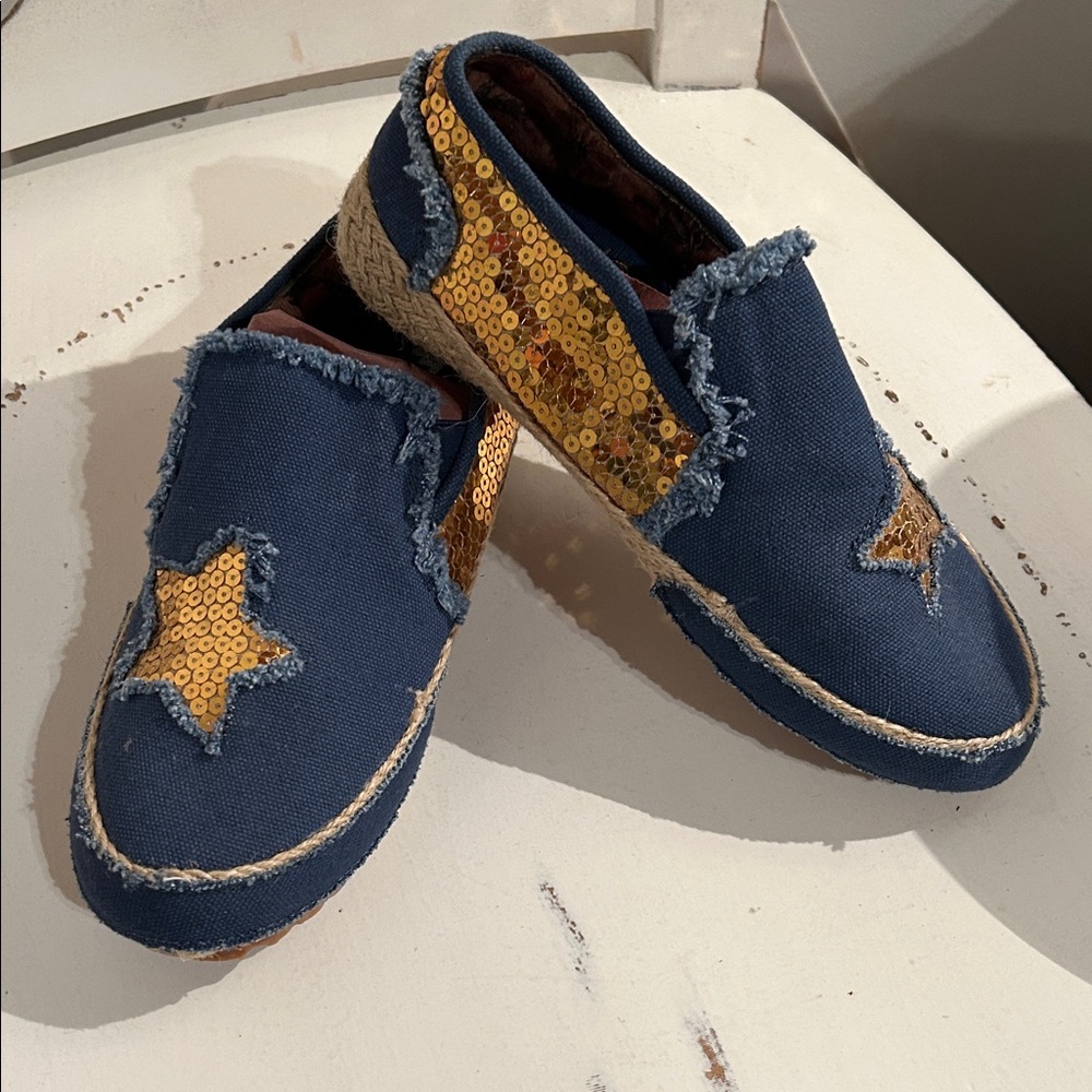 Groove Blue and Gold Star Flats